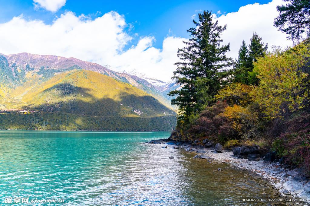 巴松措冰川淡水堰塞湖